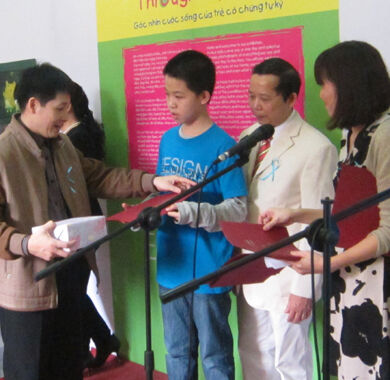 Triển lãm ảnh Qua đôi mắt em