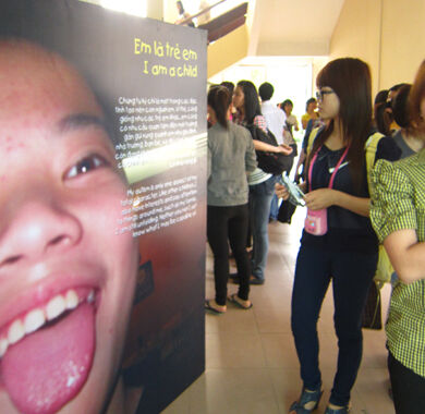 Triển lãm ảnh "Qua đôi mắt em" tại phân viện Báo chí & tuyên truyền